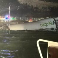 Dos trabajadores mueren tras accidente de un avión de carga en el aeropuerto de Hong Kong