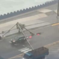 Huracán Melissa provoca caída de semáforo en la avenida 30 de Mayo, Santo Domingo
