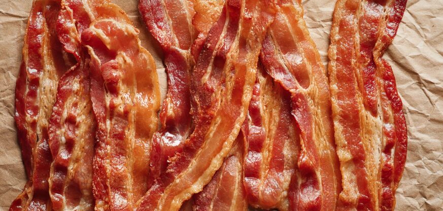 Científicos piden prohibir tocino y jamón de supermercado por vínculo con más de 50.000 casos de cáncer
