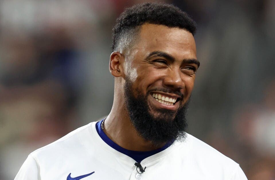 El dominicano Teoscar Hernández tuvo que buscar otro hotel; el del equipo "está embrujado" según su esposa