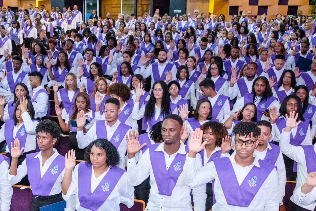 ISFODOSU inviste 1,091 nuevos maestros de excelencia este año 2025