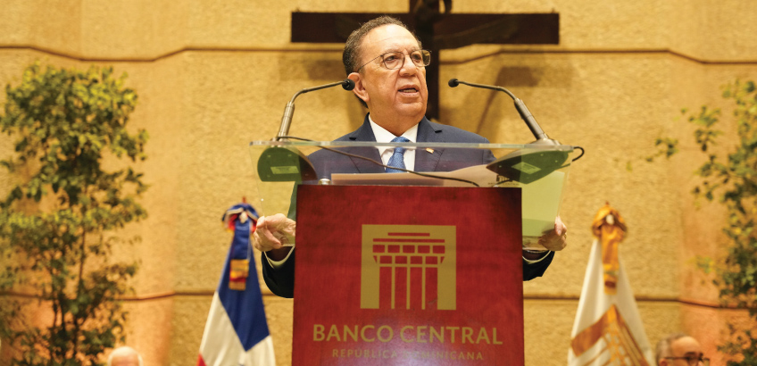 El gobernador del Banco Central de la República Dominicana (BCRD), Héctor Valdez Albizu.