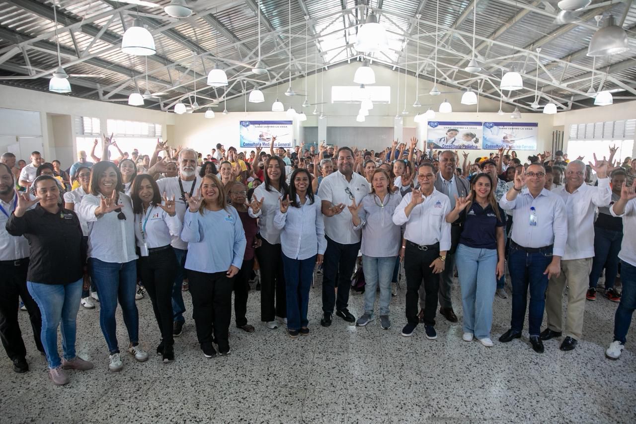 CONADIS beneficia a cientos de personas con discapacidad durante jornada de inclusión social en La Vega