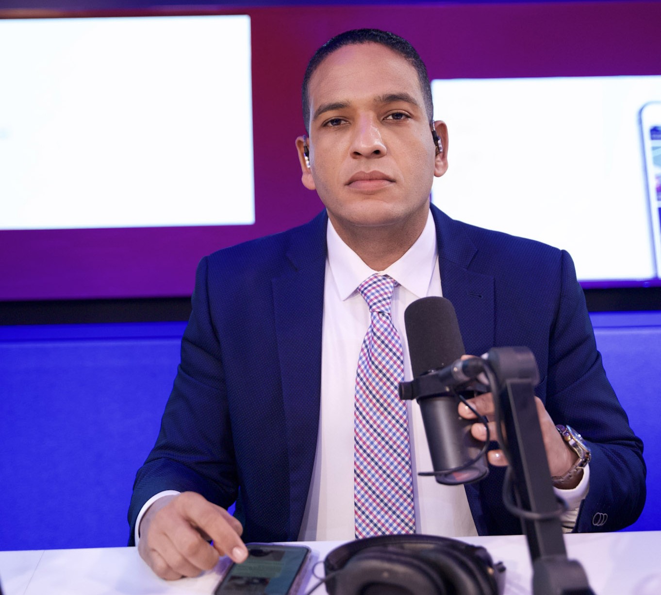 Hansel García arremete contra hospitales tras denuncias de mala práctica y condiciones precarias