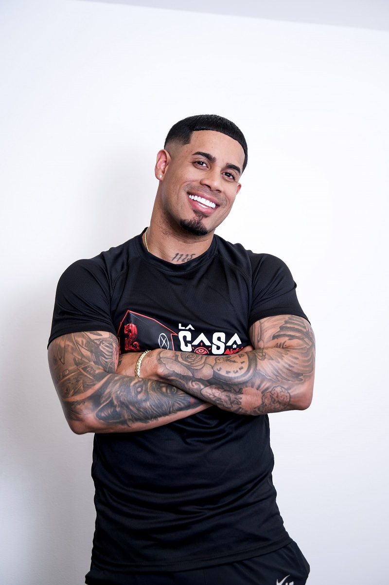 Nicky Jam apoya a Michael Flores en La Casa de Alofoke 2 con USD 499.99