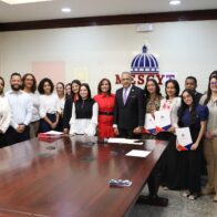 MESCyT entrega 37 becas para grado, maestrías y posgrados en Barna Management School