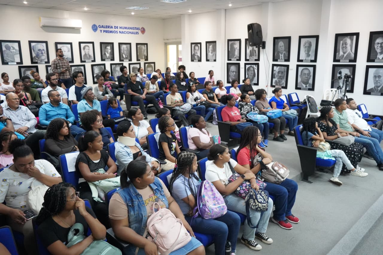 Escuela de Filosofía de la UASD realiza Lectio Brevis sobre identidad, nación política y soberanía