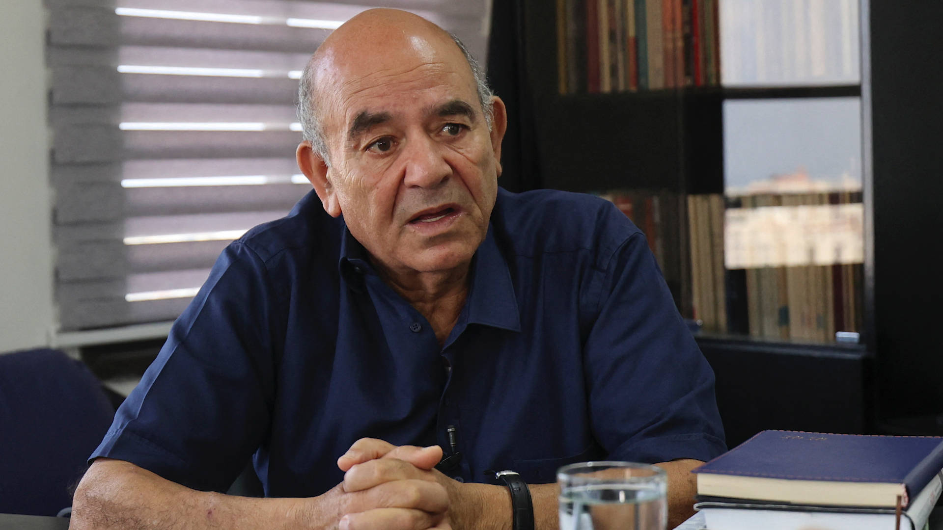 El abogado palestino Raji Sourani cree "ingenuo" pensar que se ha logrado la paz en Gaza