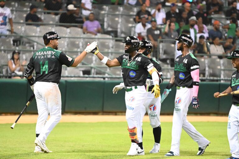 Estrellas Orientales continúan imparables con derrota 9 a 4 frente a los Gigantes