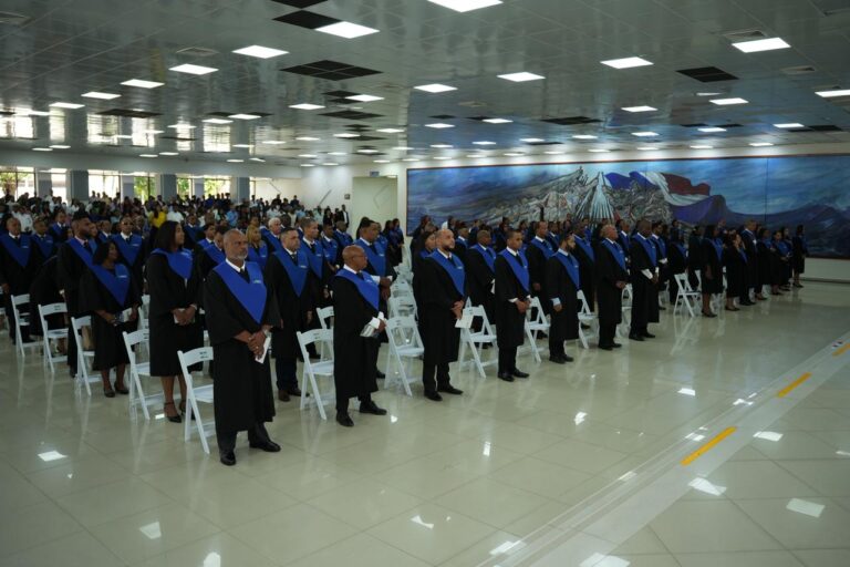 UNEFA suma 130 nuevos profesionales de grado al mercado laboral dominicano
