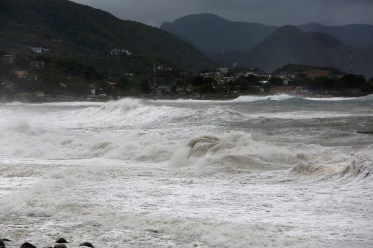 Melissa impacta a Jamaica como huracán categoría 5 y alertan sobre una devastación sin precedentes