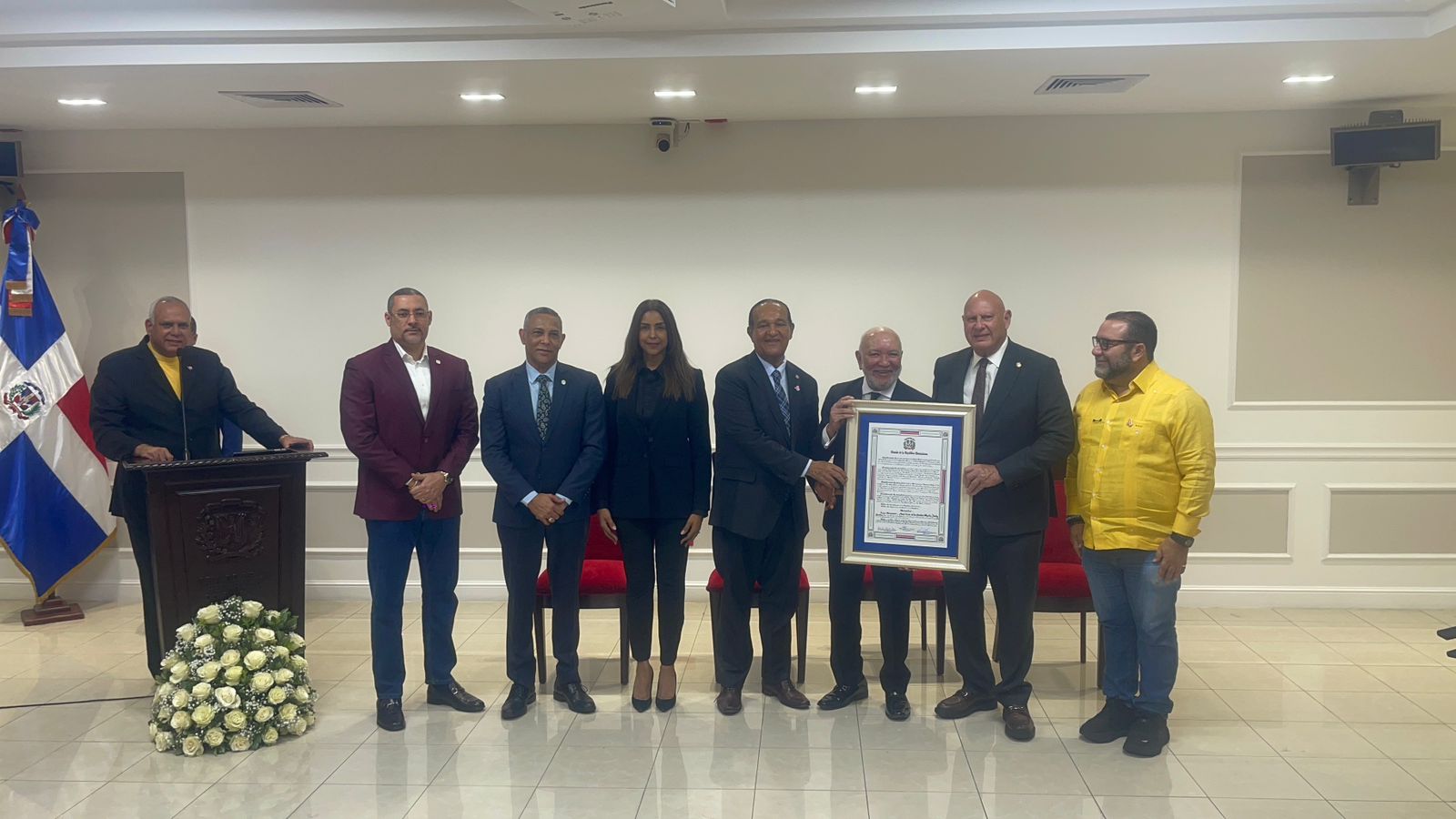 Senado de la República otorga reconocimiento a Jochy Santos por su destacada trayectoria en la comunicación