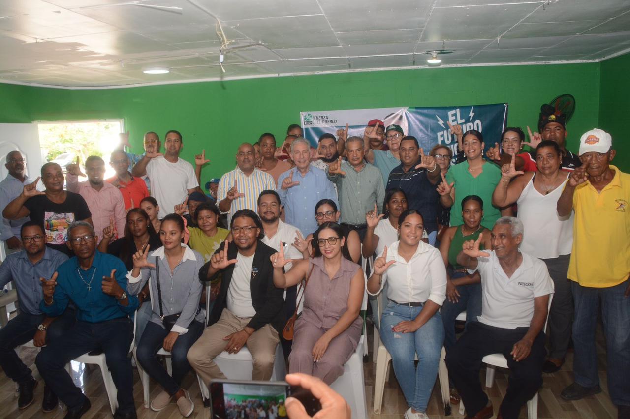 Freddy Pérez juramenta en la FP a dirigentes del PLD y PRM en Montecristi