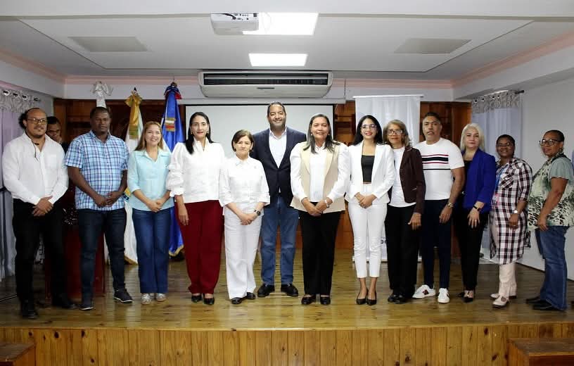Gobernadora María Minerva Navarro participa en taller de inclusión de CONADIS