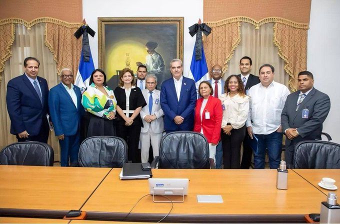 Colegio Médico Dominicano agradece al presidente Abinader por histórico apoyo al sector de la salud