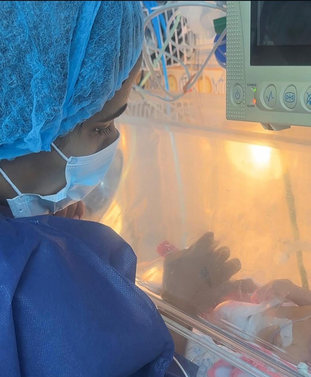 Martha Heredia da a luz y pide oraciones por la salud de su bebé