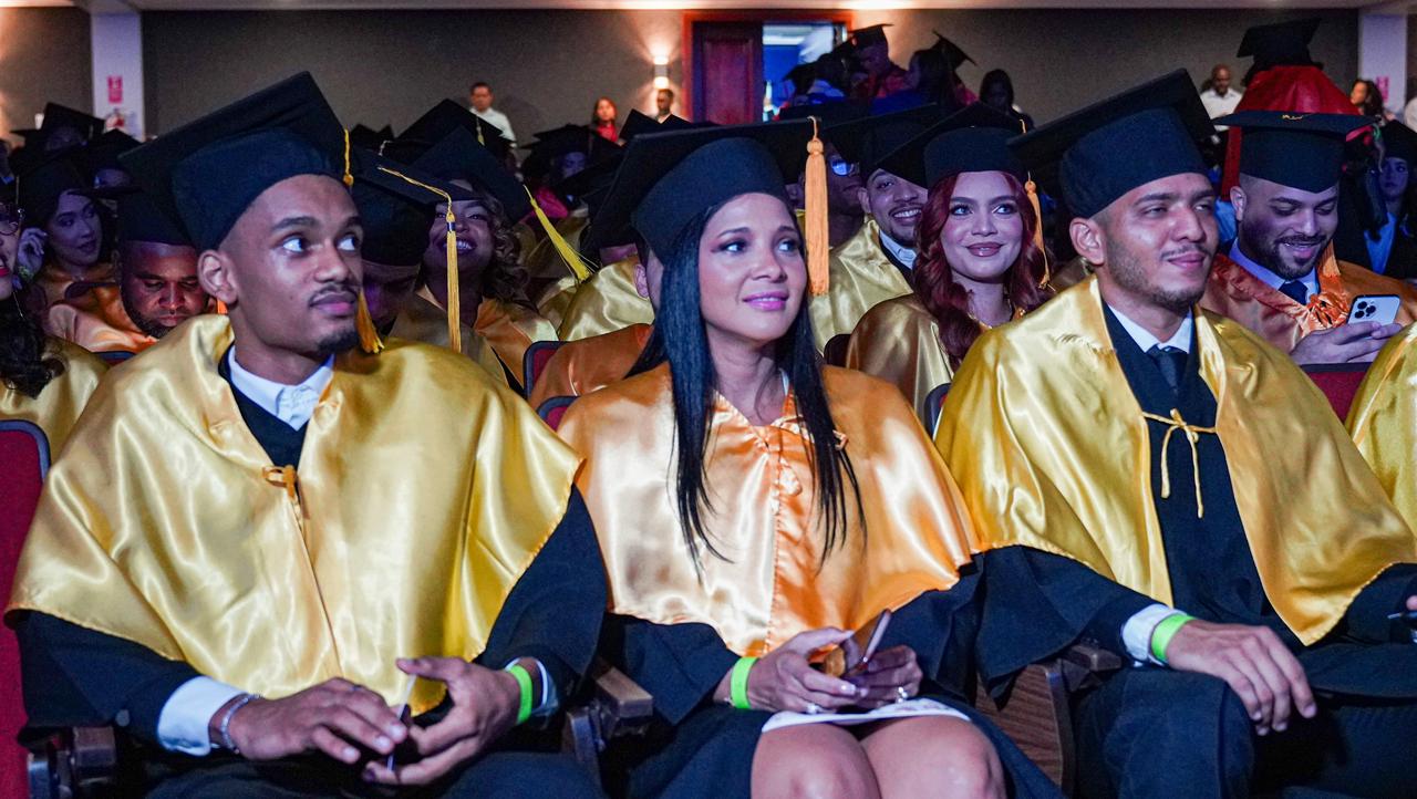 “Hoy celebramos el fruto de nuestro esfuerzo”: Unapec gradúa 900 nuevos profesionales