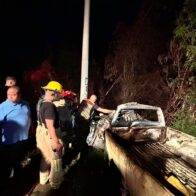 Hombre muere calcinado tras chocar con un poste en la autopista Joaquín Balaguer, Santiago