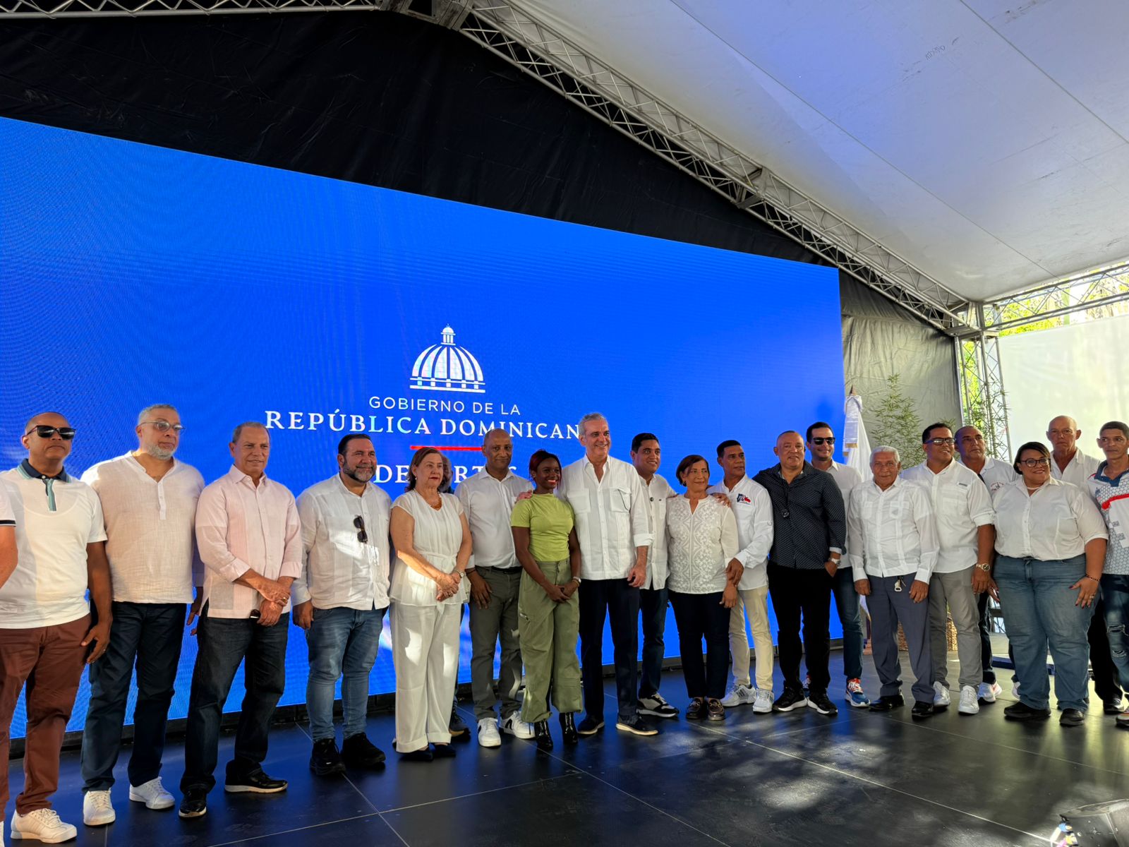 Abinader dispone RD$2,000 millones para construcción de 25 polideportivos a nivel nacional