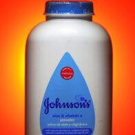 Ordenan a Johnson & Johnson pagar 966 millones de dólares por muerte de cáncer vinculada con su talco
