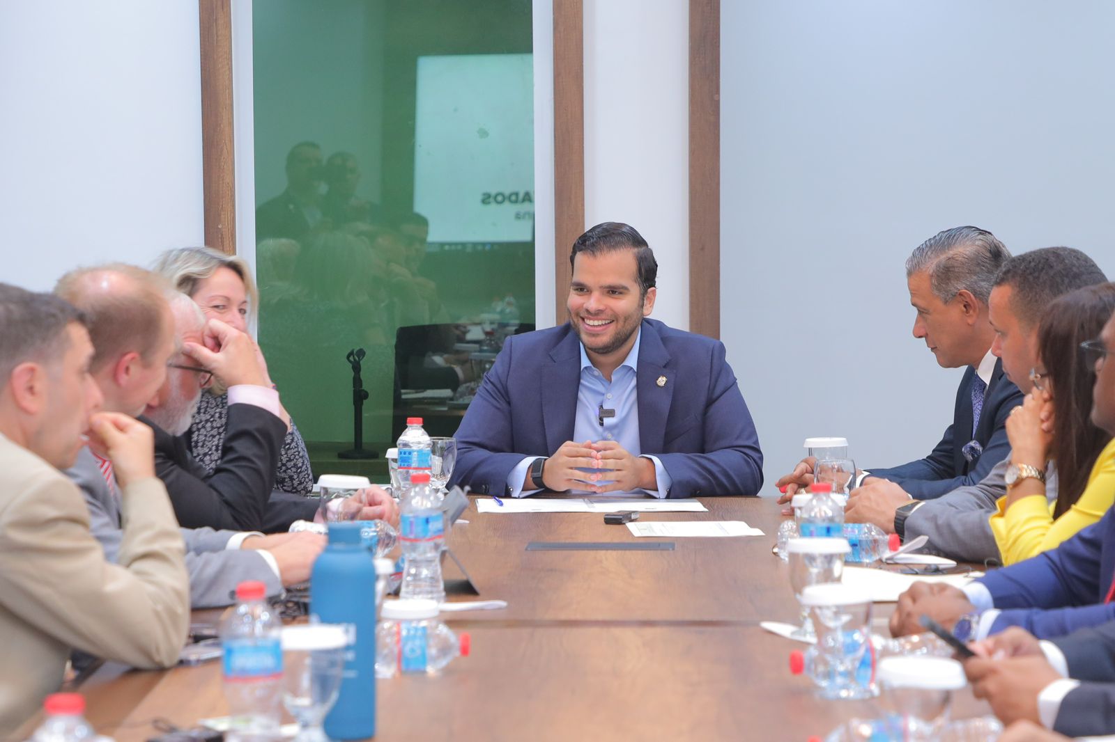 Diputado Vicente Sánchez recibe delegación parlamentaria británica para fortalecer la cooperación tecnológica entre ambos países