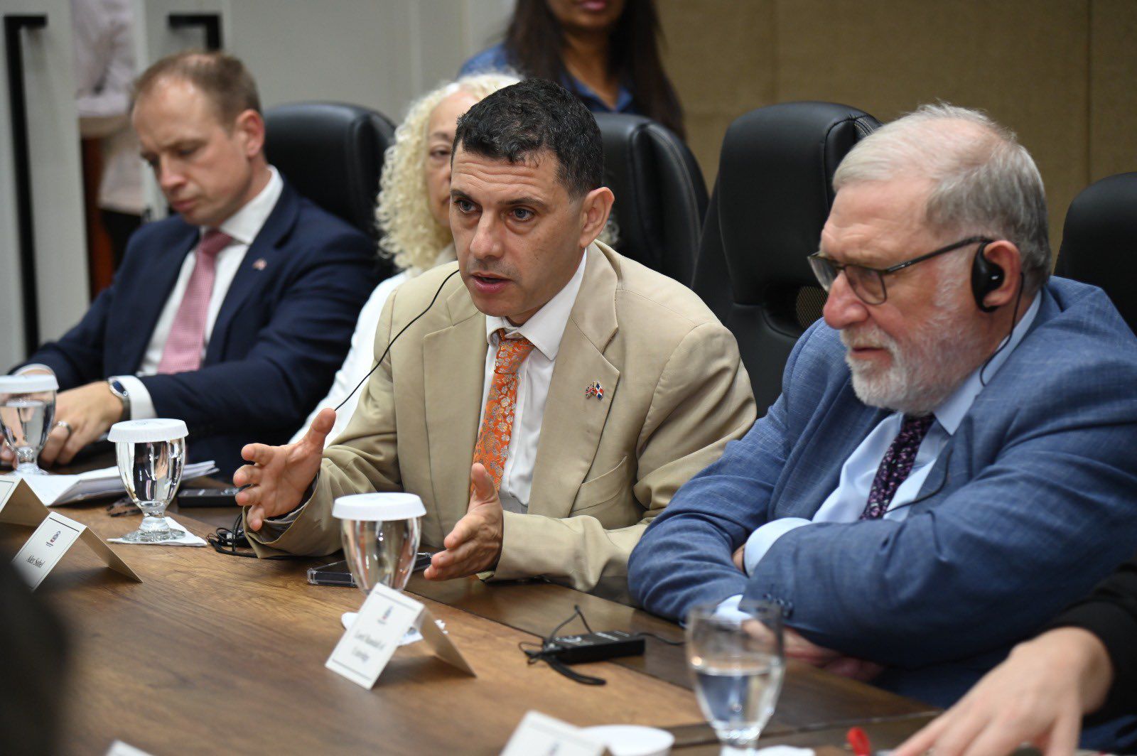 Delegación de parlamentarios británicos visita la Cámara de Diputados para fortalecer lazos diplomáticos con RD