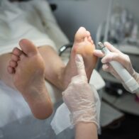 La salud empieza por los pies, advierte especialista de Cleveland Clinic