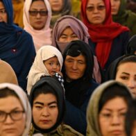 Mujeres afganas denuncian la represión del régimen talibán ante un tribunal popular