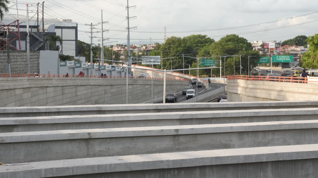 paso a desnivel de la Av. 27