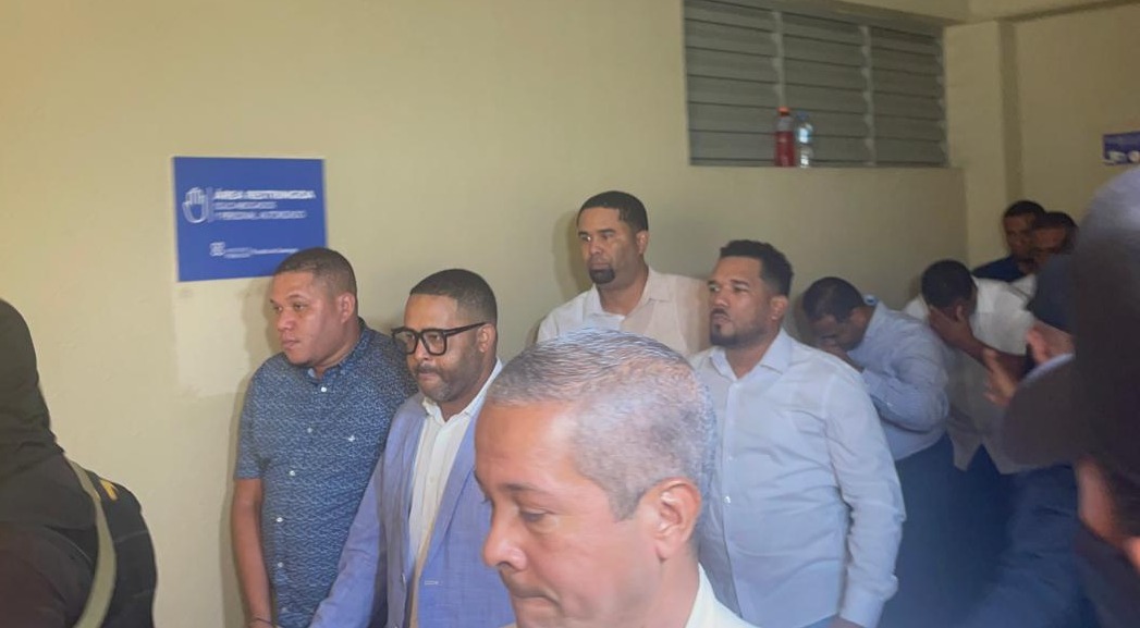 Tribunal retoma este jueves audiencia de coerción contra 11 policías acusados de matar a cinco hombres en La Barranquita