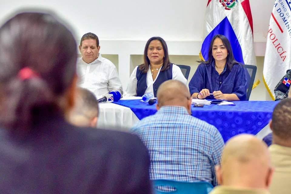 Ministra de Interior y Policía Faride Raful se reúne con autoridades y sectores sociales en Bonao
