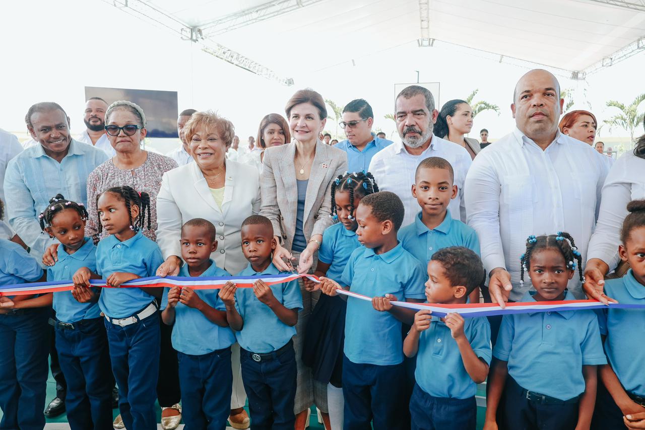 Gobierno inaugura moderno centro educativo en La Guáyiga que beneficiará a más de 400 estudiantes