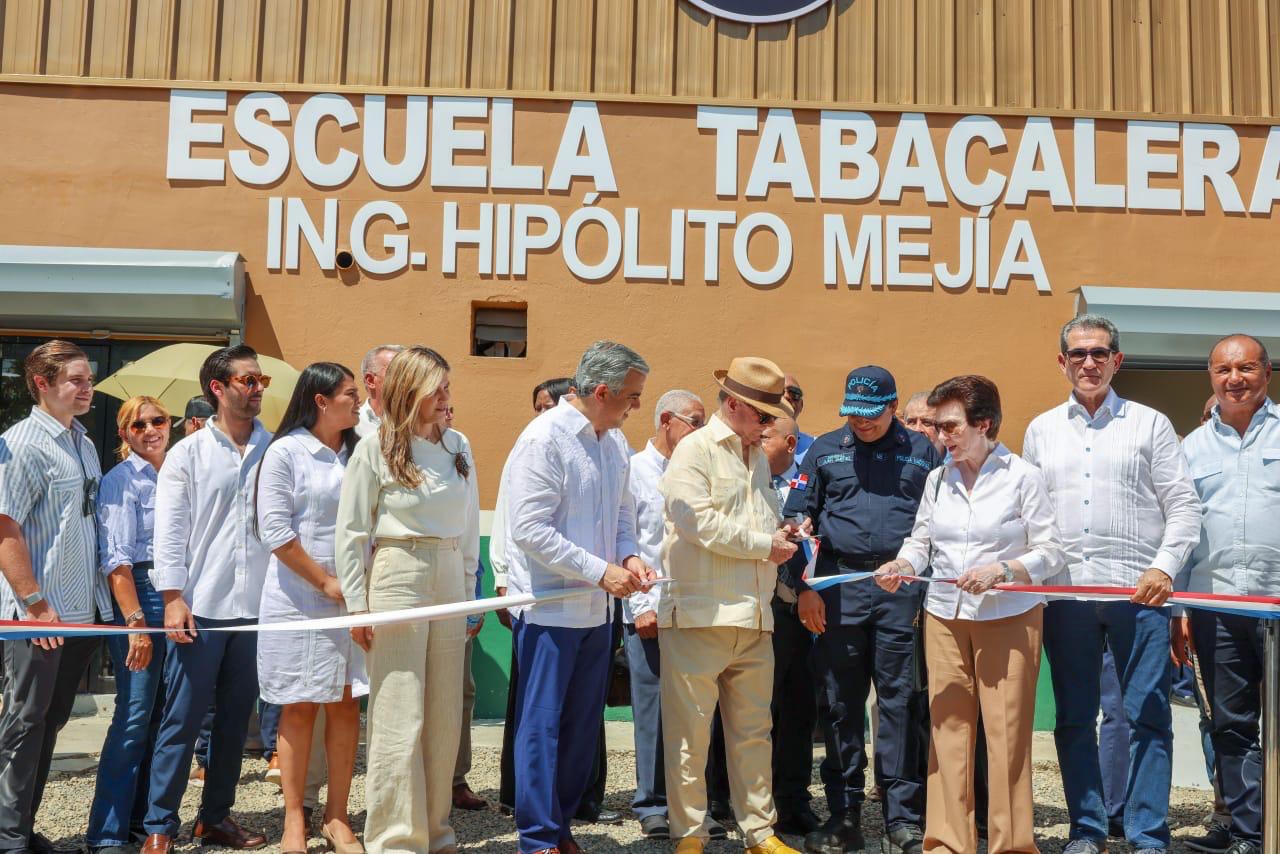 INTABACO inaugura Escuela Tabacalera Hipólito Mejía en honor al expresidente por sus aportes al sector agropecuario