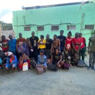 En operativo del Ejército fueron detenidos tres vehículos con 36 haitianos indocumentados en Valverde