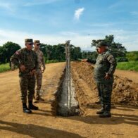 Ministro de Defensa sostiene reunión de alto nivel con directivos de CODEVI y supervisa avances de la verja perimetral fronteriza en Dajabón