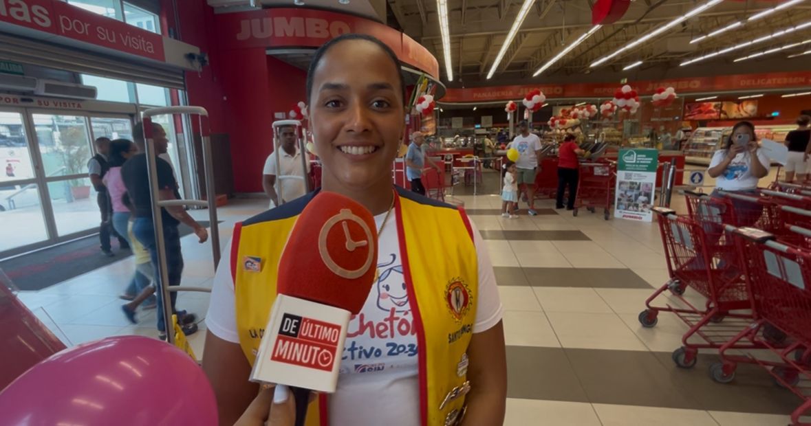 Lecheton 20-30 continúa recibiendo donaciones en Jumbo Luperón pese a la lluvia