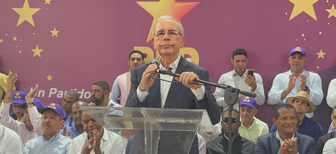Danilo Medina rechaza afirmaciones de Abinader de que paga 80% de la deuda del PLD y lo acusa de desconocer cómo se calcula la deuda pública