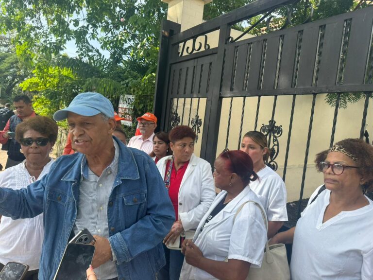 Enfermeras protestan por apertura del hospital quirúrgico con personal envejecido y sin nuevos nombramientos
