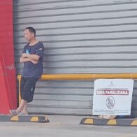 Comercio chino cerrado.