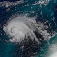 Se forma la tormenta tropical Lorenzo en el centro del Atlántico; descontinúan alertas meteorológicas