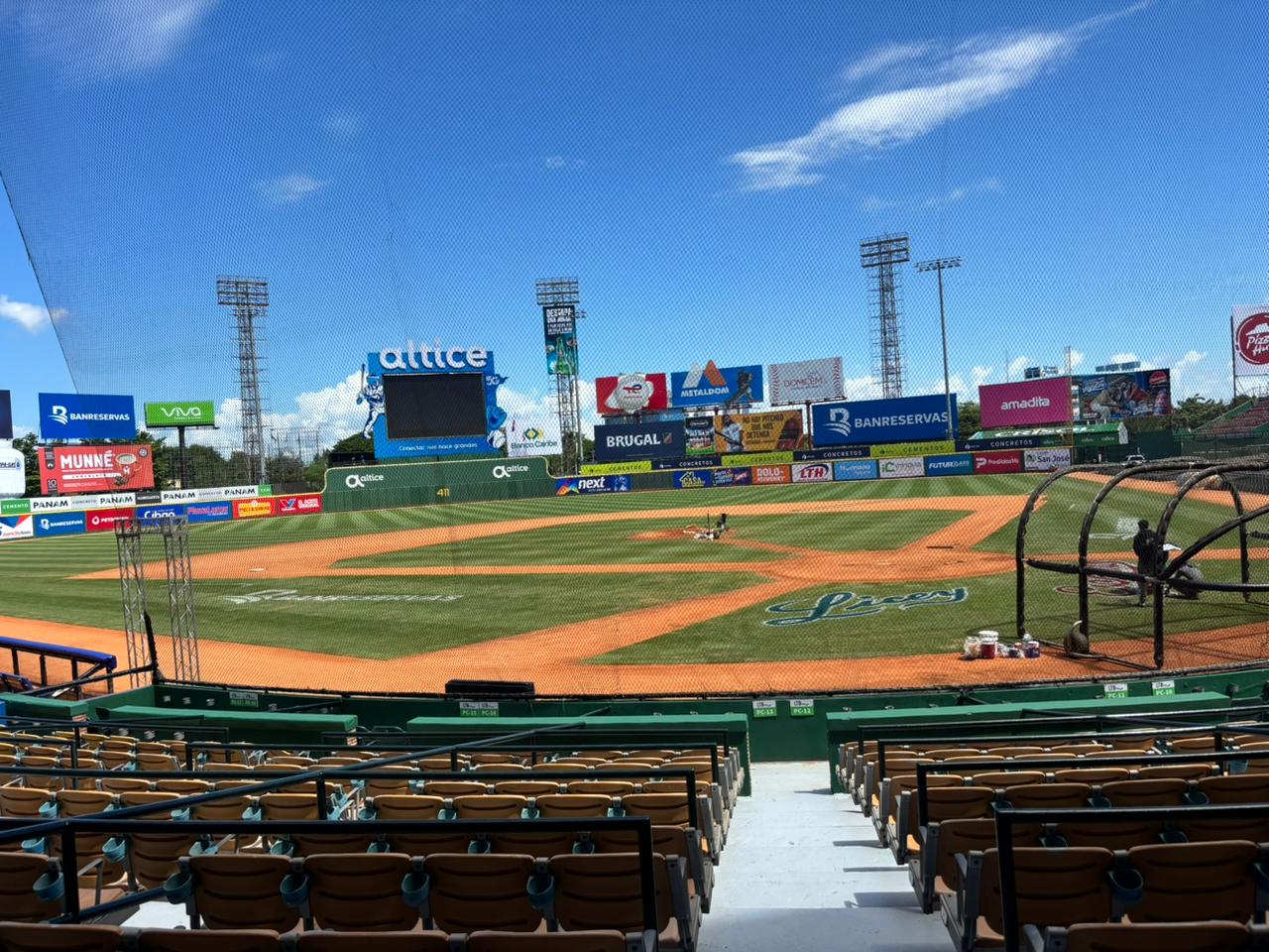 Afinan los últimos detalles en el Estadio Quisqueya para dar inicio a la temporada Lidom 2025-26