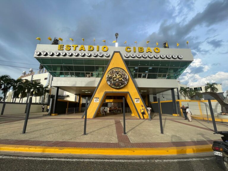 Con gran expectativa enfrentamiento hoy entre Águilas y Gigantes en el Estadio Cibao