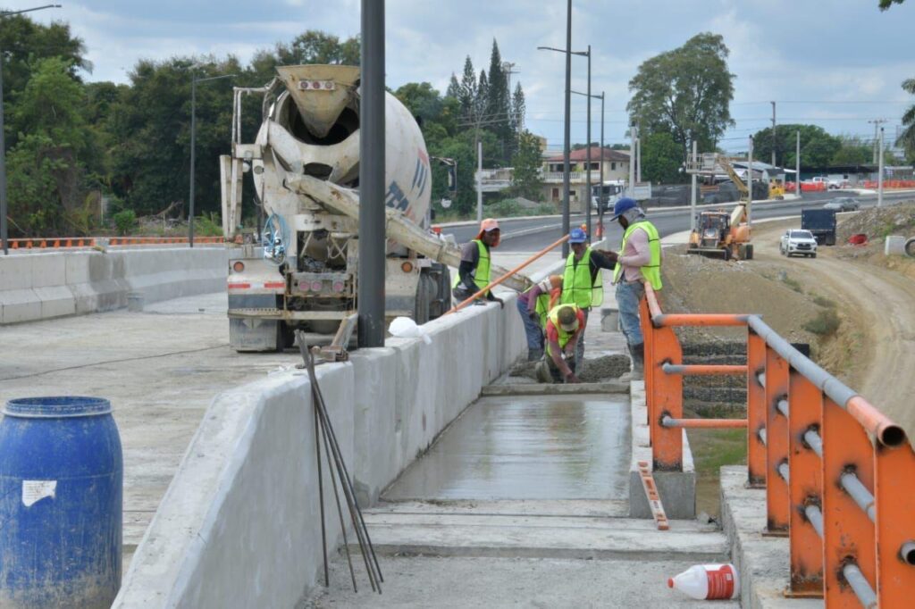 Gobierno acelera avances en la construcción de las circunvalaciones de Navarrete y Moca