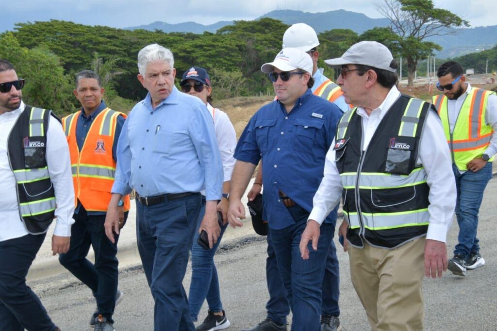Gobierno acelera avances en la construcción de las circunvalaciones de Navarrete y Moca