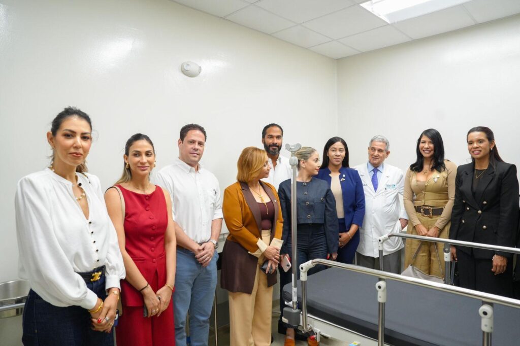 Ministro Carlos Bonilla encabeza encuentro con “Amigos que Suman” en el Hospital José Joaquín Puello