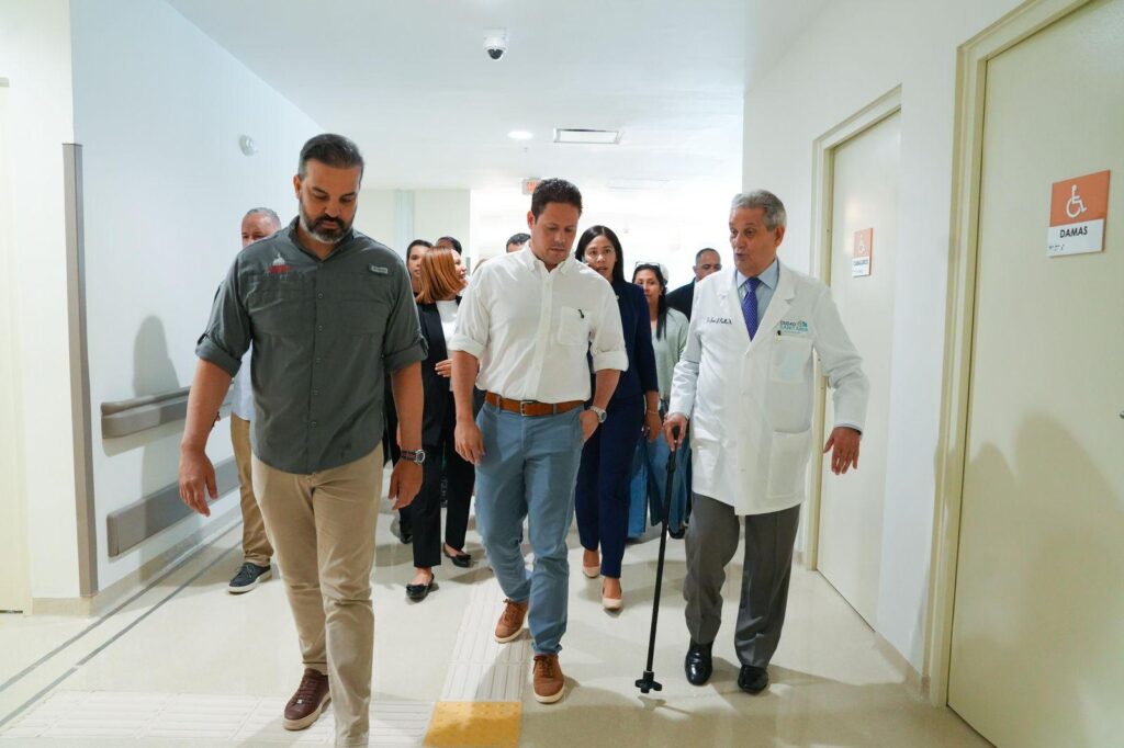 Ministro Carlos Bonilla encabeza encuentro con “Amigos que Suman” en el Hospital José Joaquín Puello