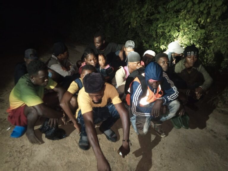 Ejército detiene a 19 migrantes haitianos en operativo de interdicción migratoria en Loma de Cabrera