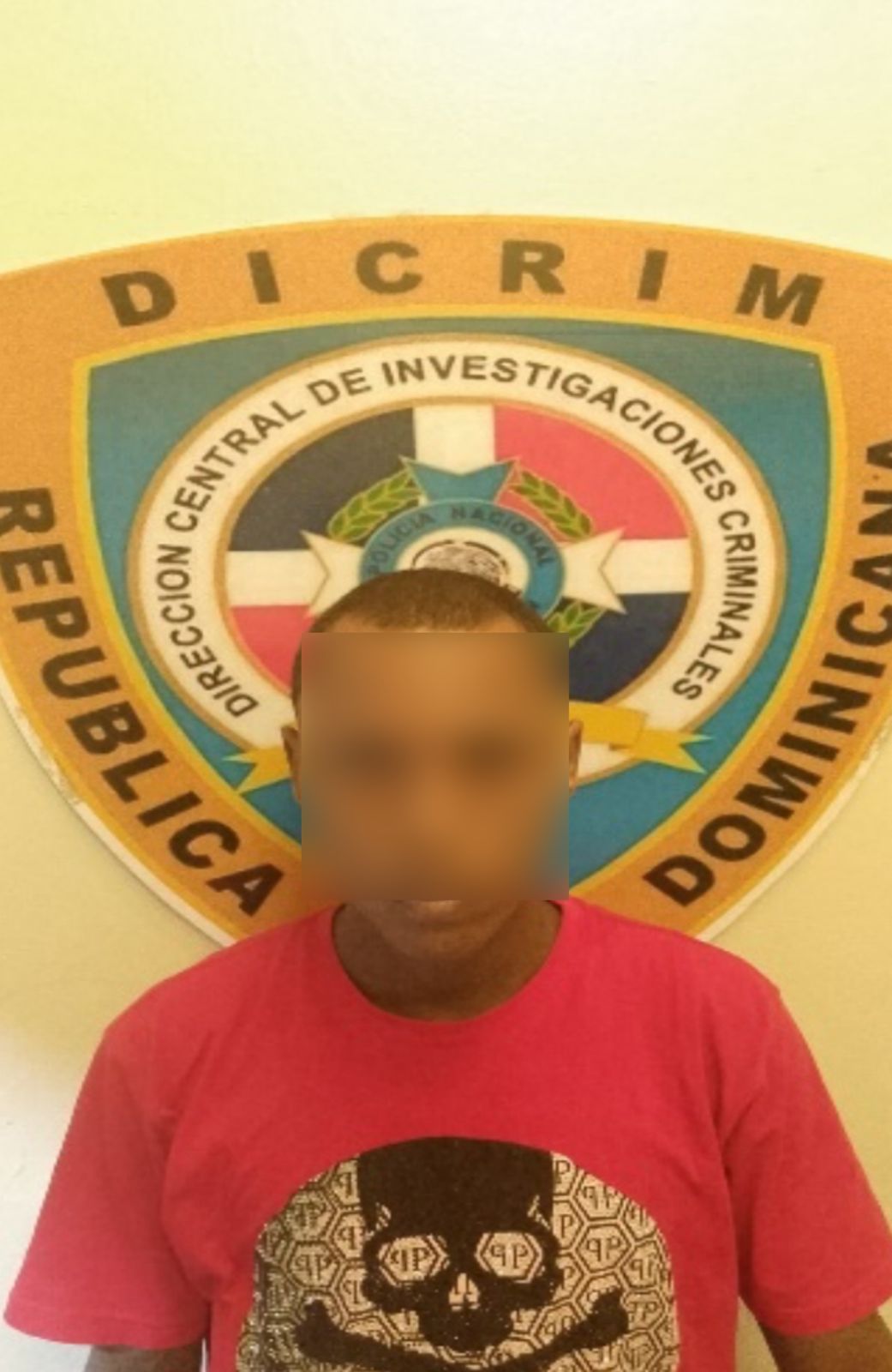 Policía Nacional detiene a dos hombres vinculados a herida por arma de fuego en La Vega
