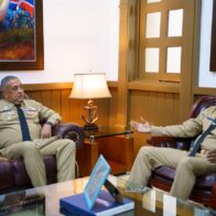 Director de Migración se reúne con comandante de la Armada para fortalecer cooperación institucional