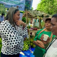 Gobernadora resalta el aporte de la mujer rural en feria intercomunitaria de Azua